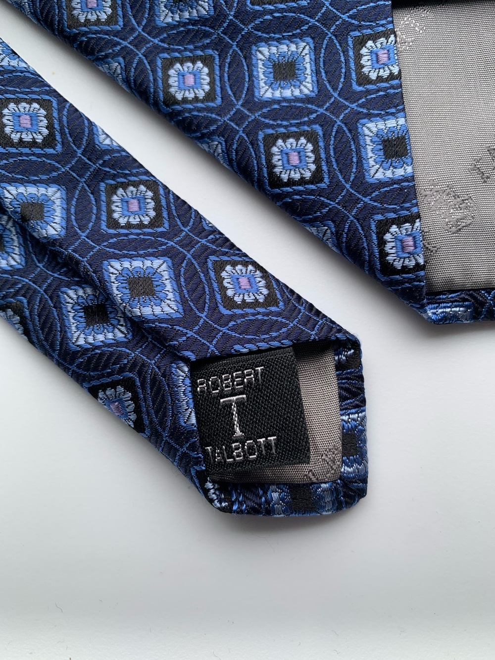Robert Talbott hand sewn silk blue tie . Made in USA - Picture 7 of 9